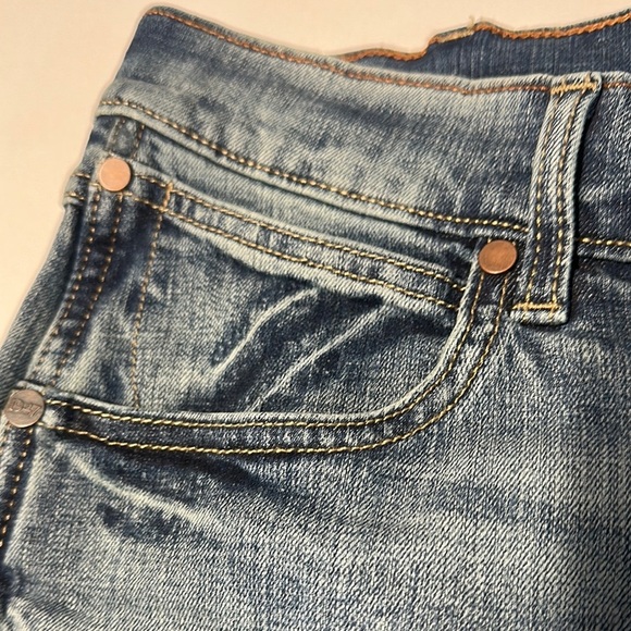 Wrangler Blue Relaxed Fit Jeans with Distressed Style - Picture 7 of 11